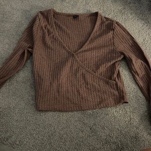 long sleeve v neck crop top